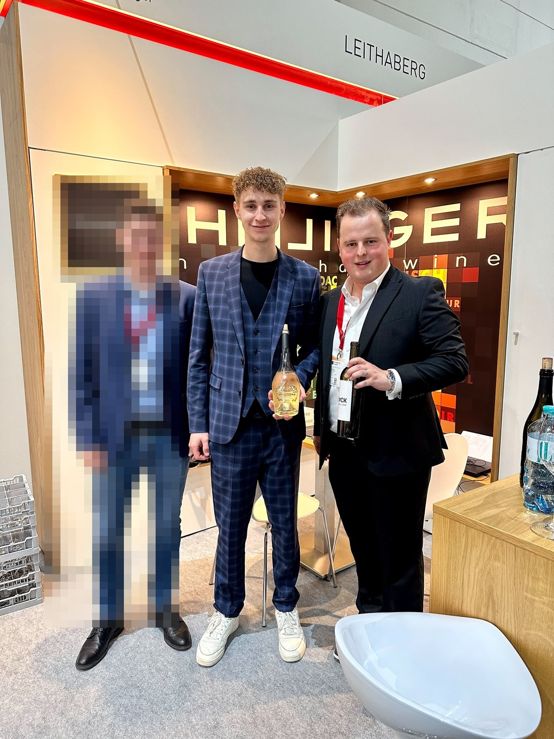 Tim Häußermann mit Jack Hillinger jr. am Stand des Weinguts Leo Hillinger, ProWein 2023